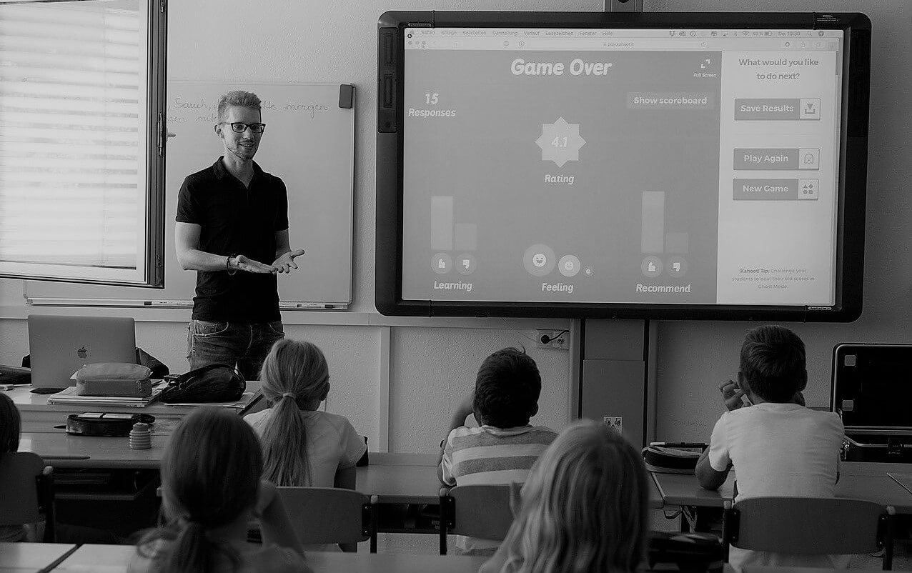 teacher-3765909_1280 (1) teacher in smart classroom